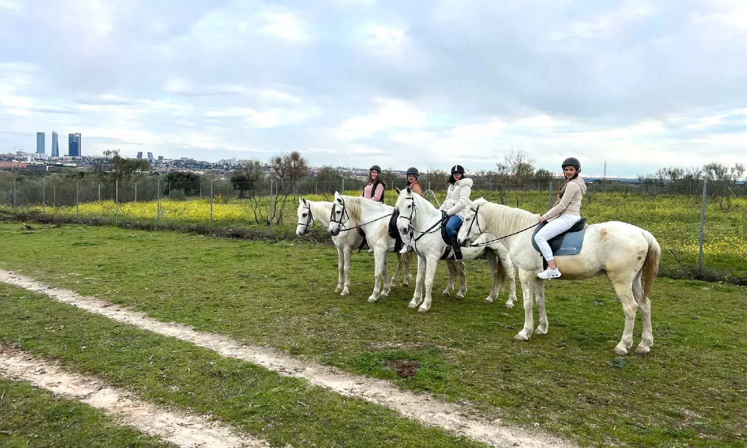 Paseo a caballo con todo el material incluido para 1 o 2 personas
