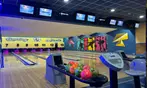 Partida de bolos con palomitas y bebida en Bowling Alcalá
