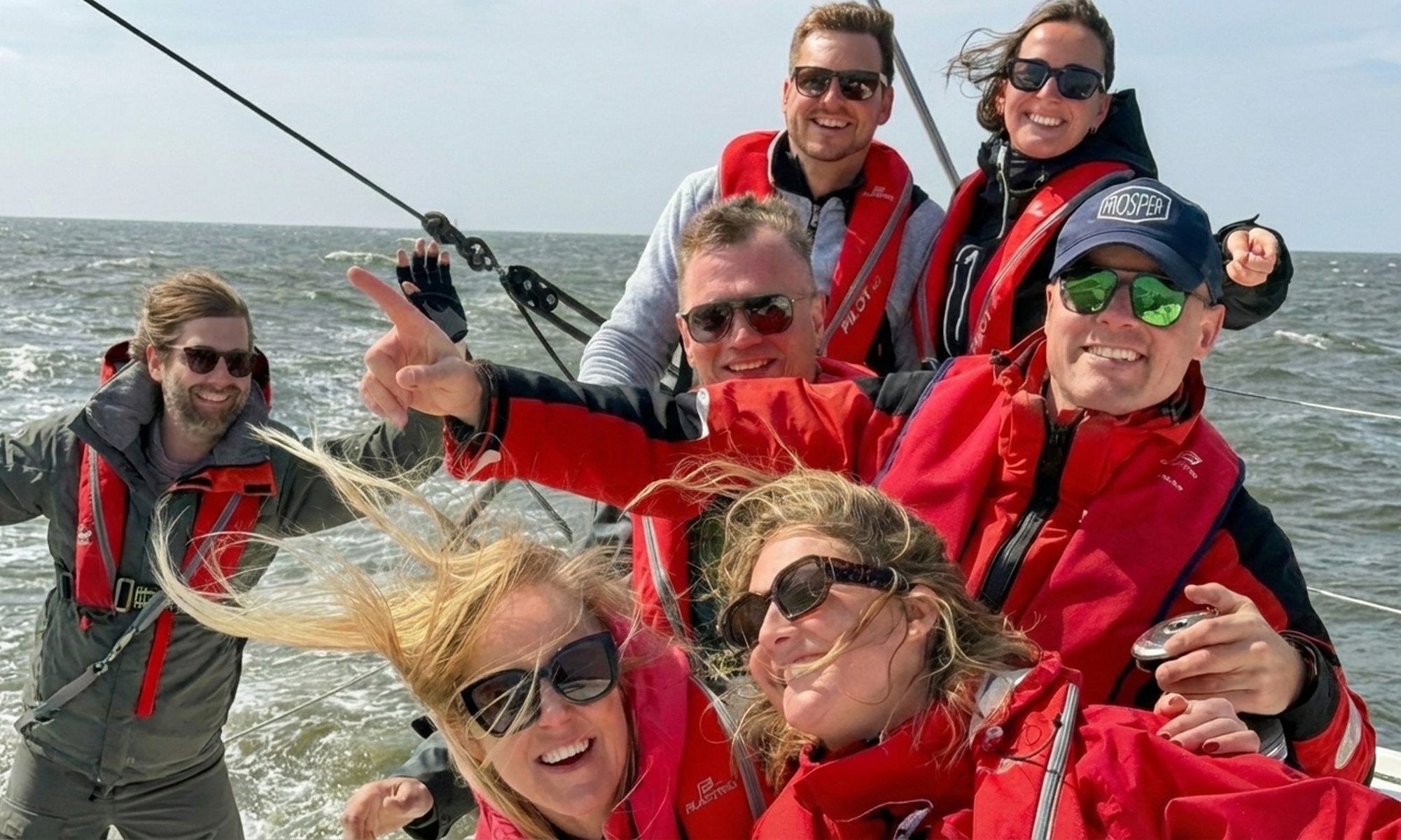 Met zijn zevenen 8 uur lang bubbels met kapitein op open zee