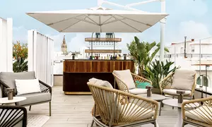 Experiencias premium para dos con cava Ars Collecta, Moët o vinos La Charla y Viña Pomal con gourmet en Scalpers Rooftop