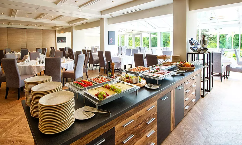 Frühstücksbuffet inkl. 1 Glas Sekt für 2 oder 4 Personen