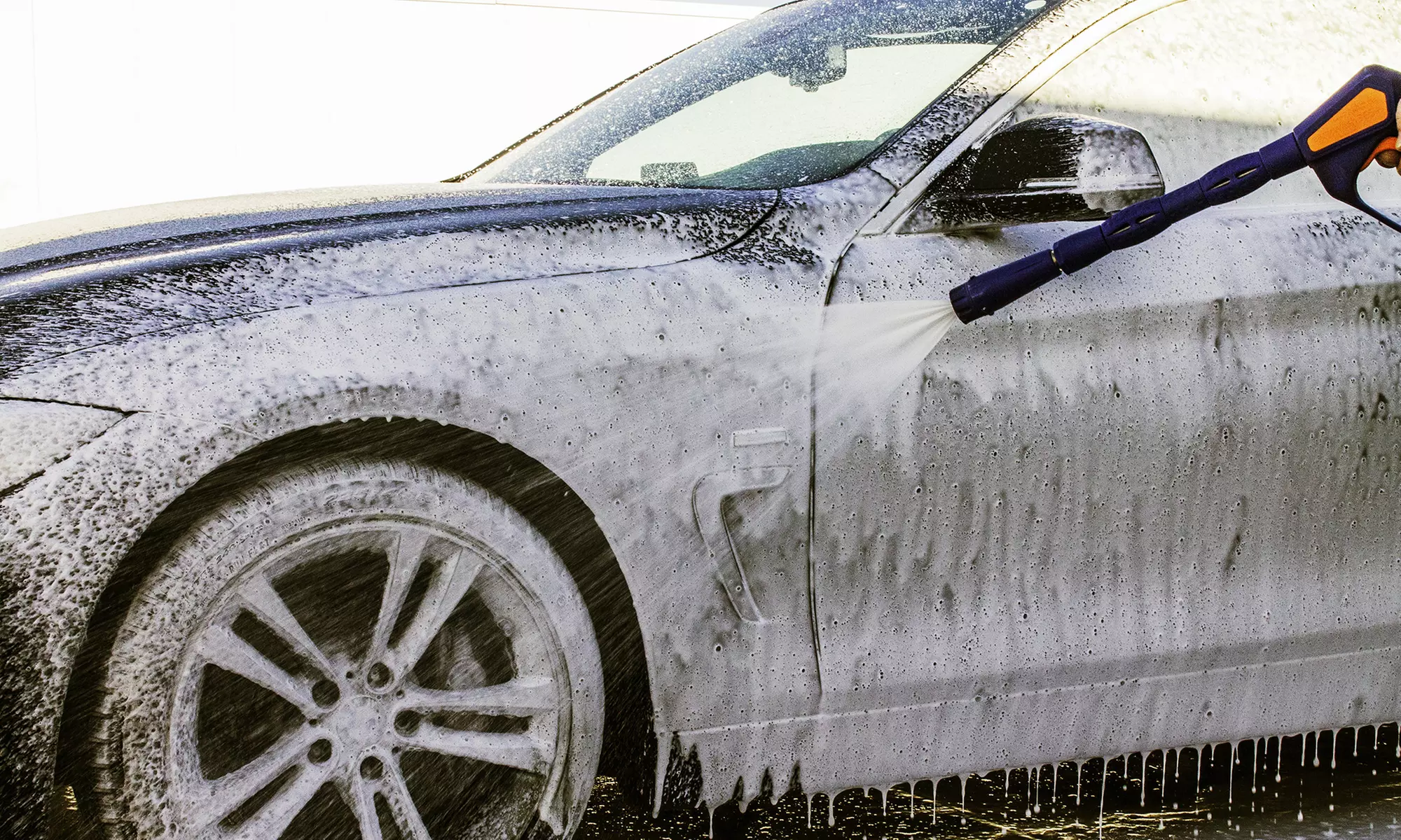 Premium-Autowäsche „Das Beste“ für streifenfreien Glanz für 1 Fahrzeug