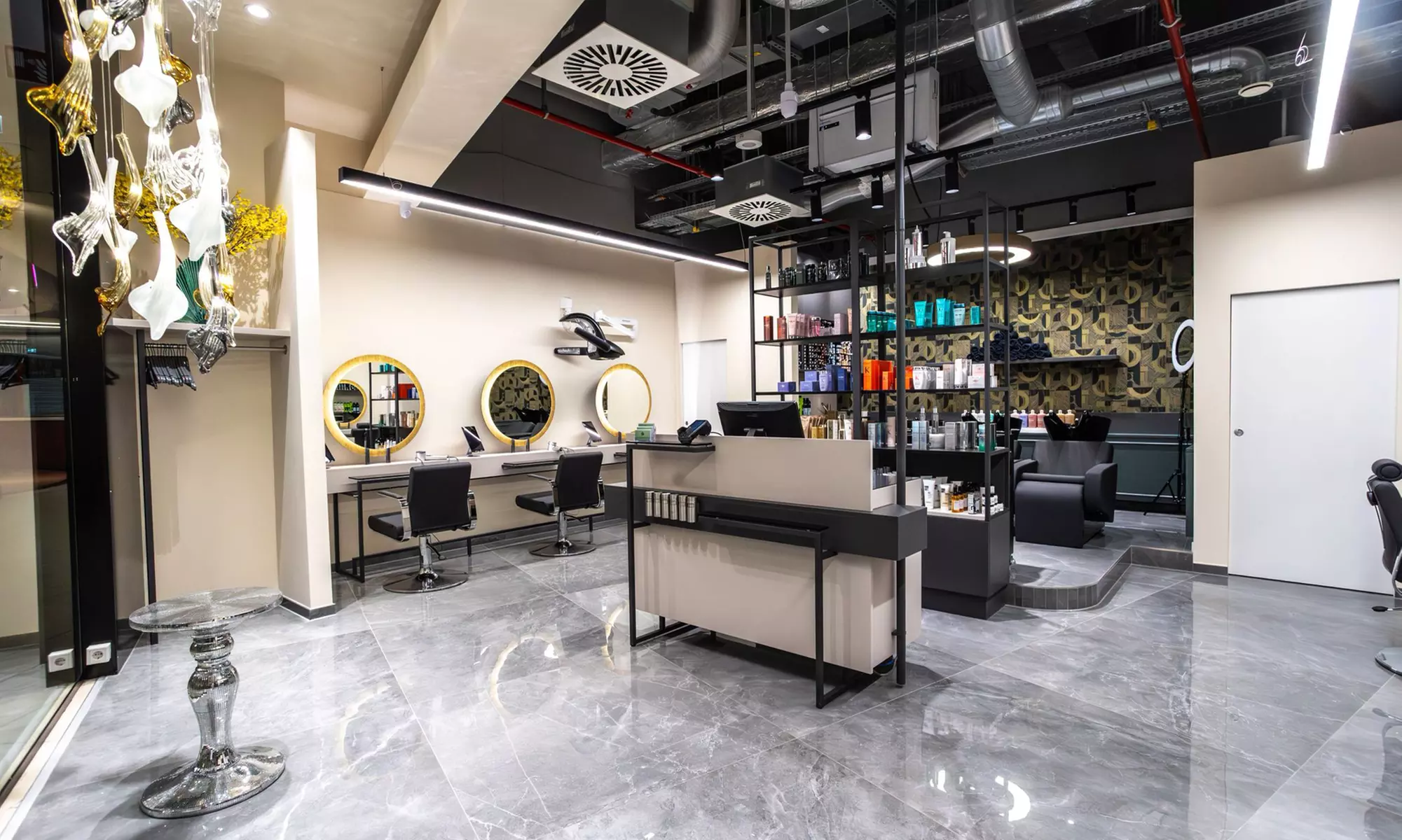 Waschen, Schneiden, Föhnen optional inkl. Farbe oder Ansatzfarbe