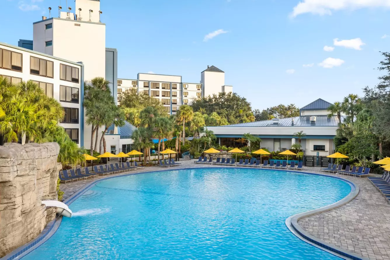 Luxury Resort Near Orlando Parks - Book Now!