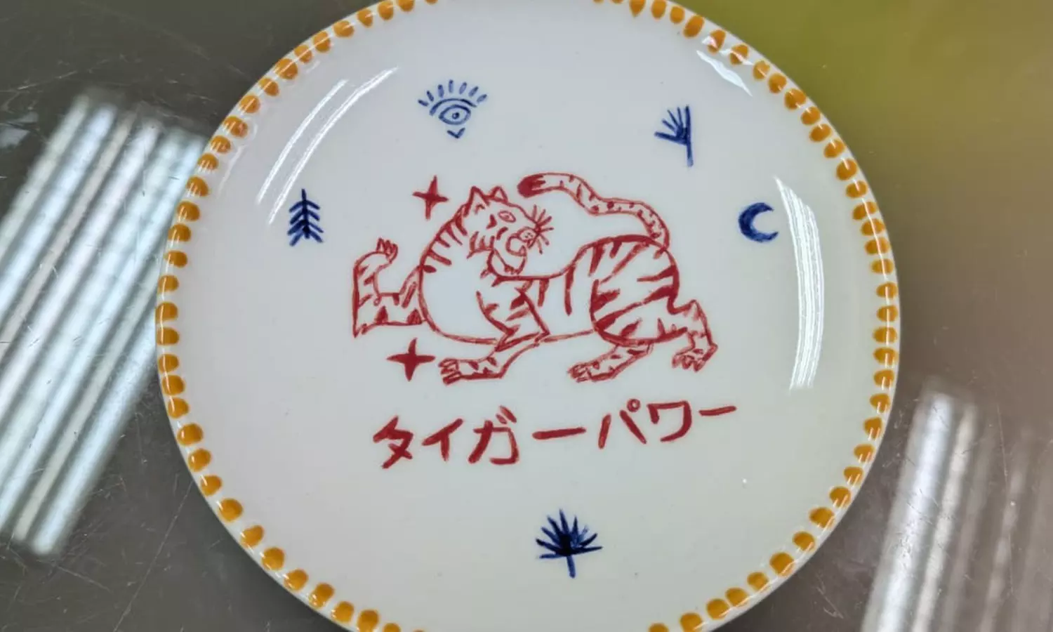 Taller de pintura cerámica con picoteo y bebida para 1 o 2 personas