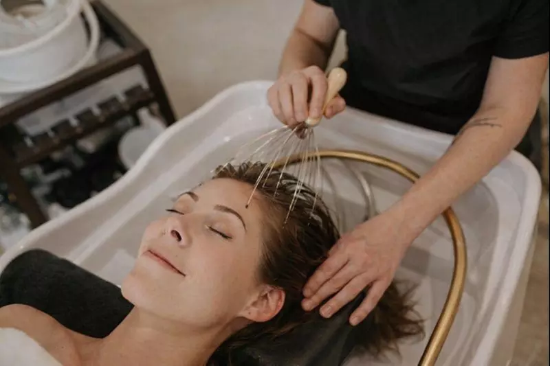 Japanese Head Spa mit optionaler Gesichtshandlung für 1 Person