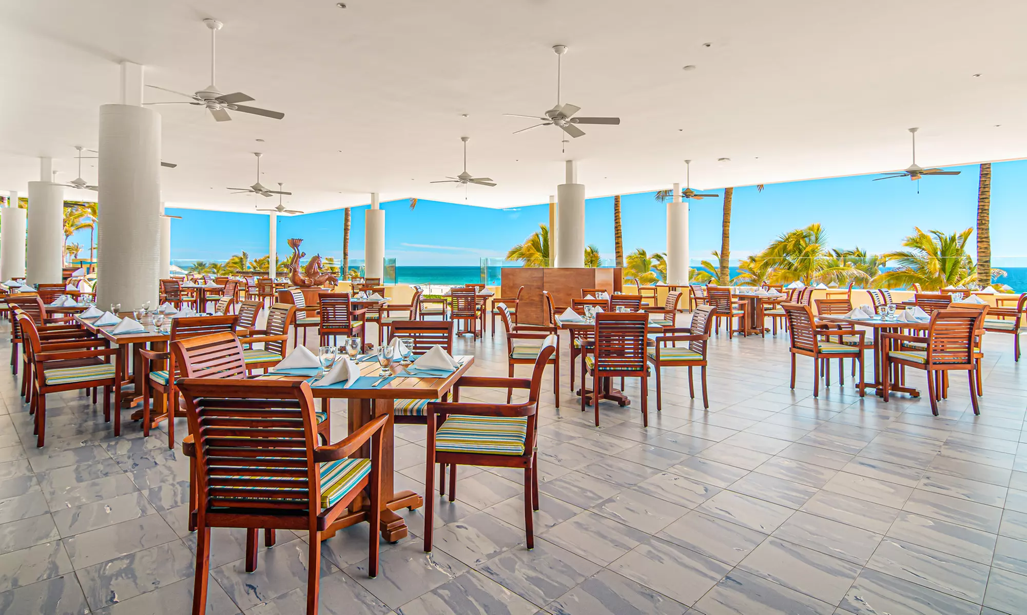 4-Star Beachfront Resort With Pools, Dining & Ocean Views