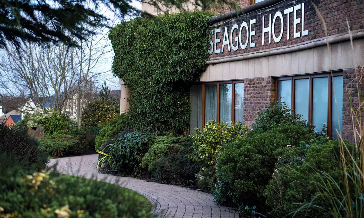 Craigavon: Double Room with Breakfast