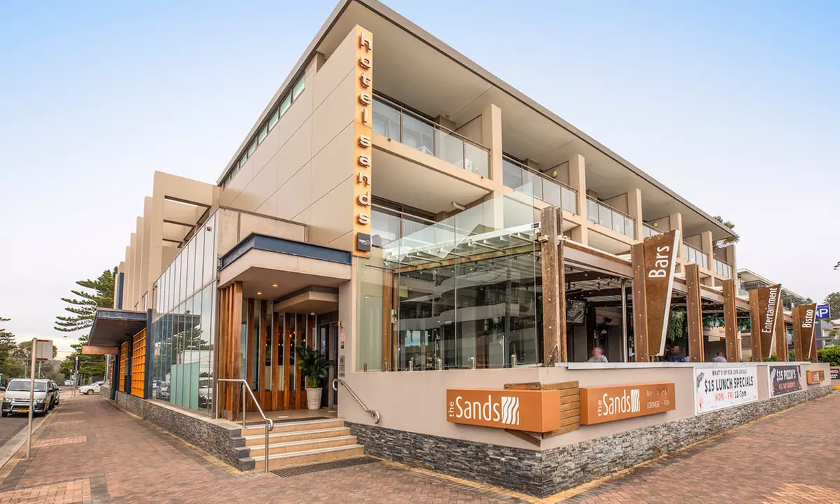 Narrabeen Beach: Studio Suite with Breakfast and Welcome Drinks