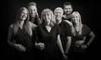 Professionele groepsfotoshoot tot 15 personen in huiselijke studio