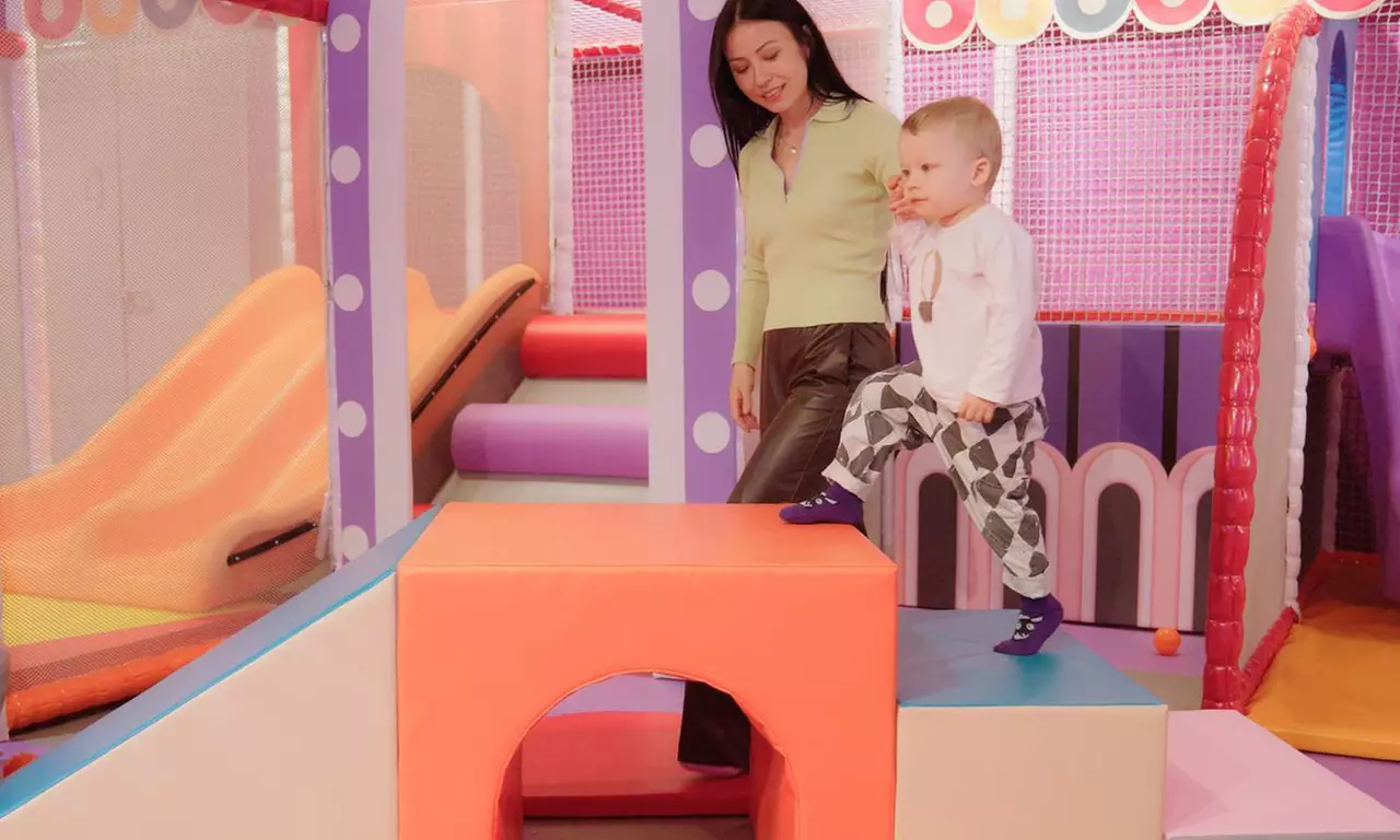 Eintritt für die Indoor Play Zone inkl. Getränk für 2 - 4 Personen