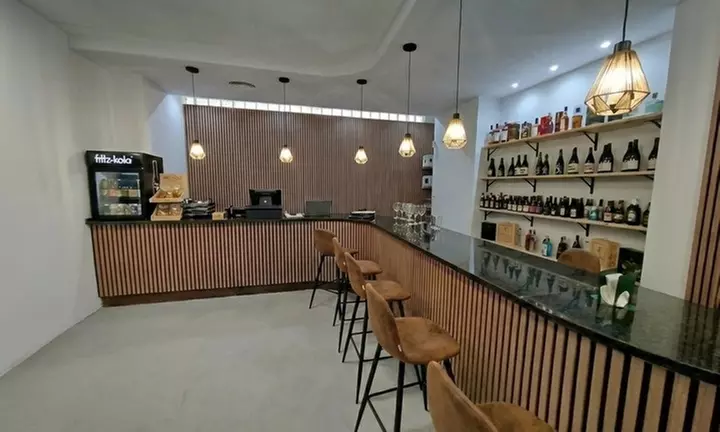 Cata de 6 vinos con maridaje de 6 tapas para 1, 2 o 4 personas