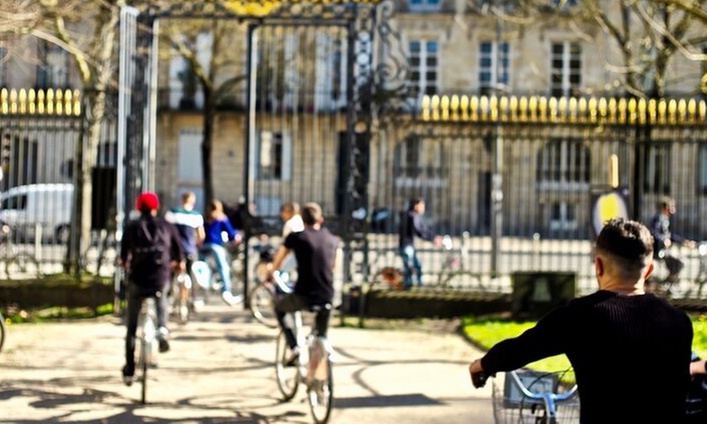 Bordeaux à vélo : voyage sensoriel entre culture et ruelles secrètes