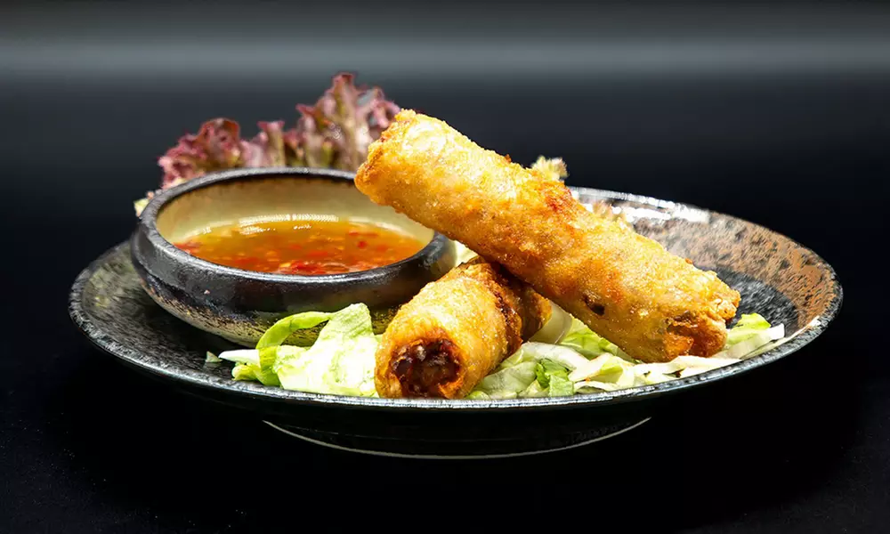 Vietnamesisches Hauptgericht nach Wahl mit Vorspeise oder Dessert