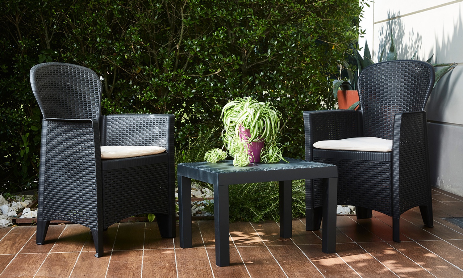 Set tavolo e 2 poltrone con cuscini