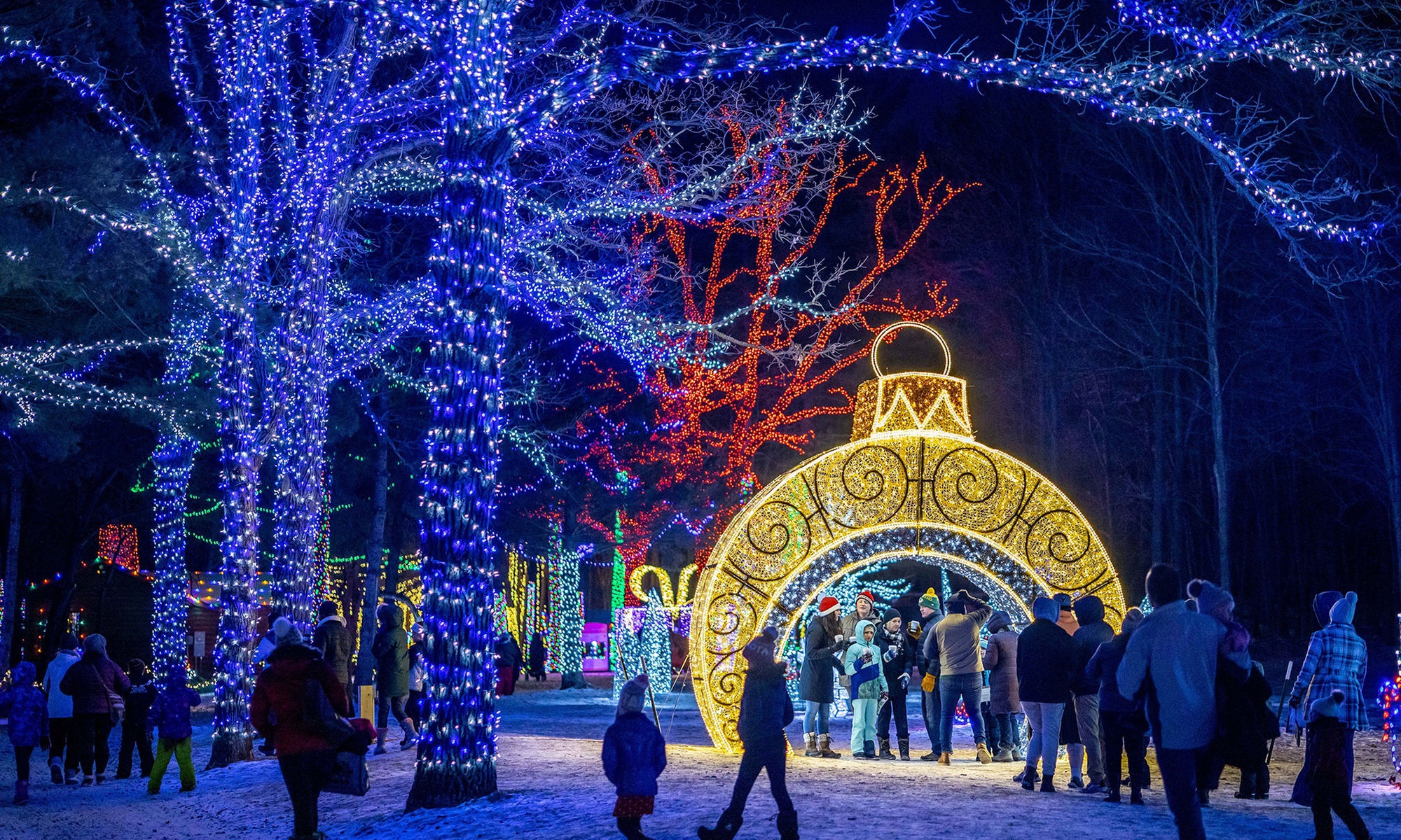 Christmas Getaway w/ Walk or Drive Through Option in St. Croix Falls