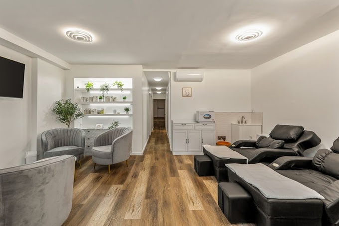 Relax & Detox: Full-Body Lymphatic Massage at Wildflower Spa