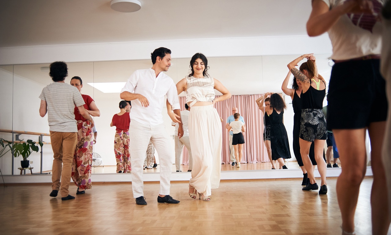 4x bis zu 75 Min. Salsa-Anfänger-Kurs für 1 Person oder für 1 Paar