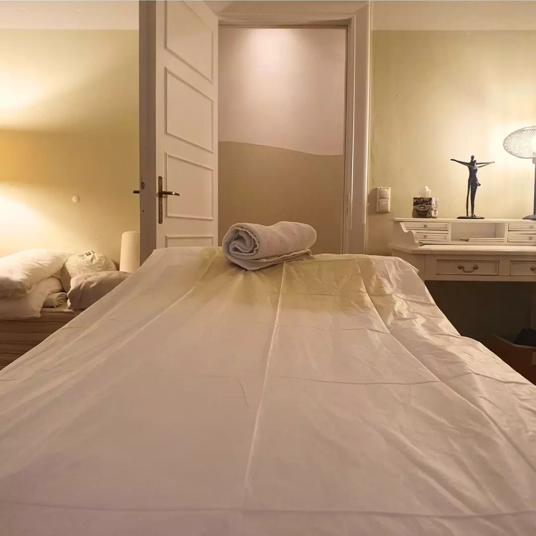 Shiatsu, Lomi Lomi, Aromaöl- oder Rücken-Massagen