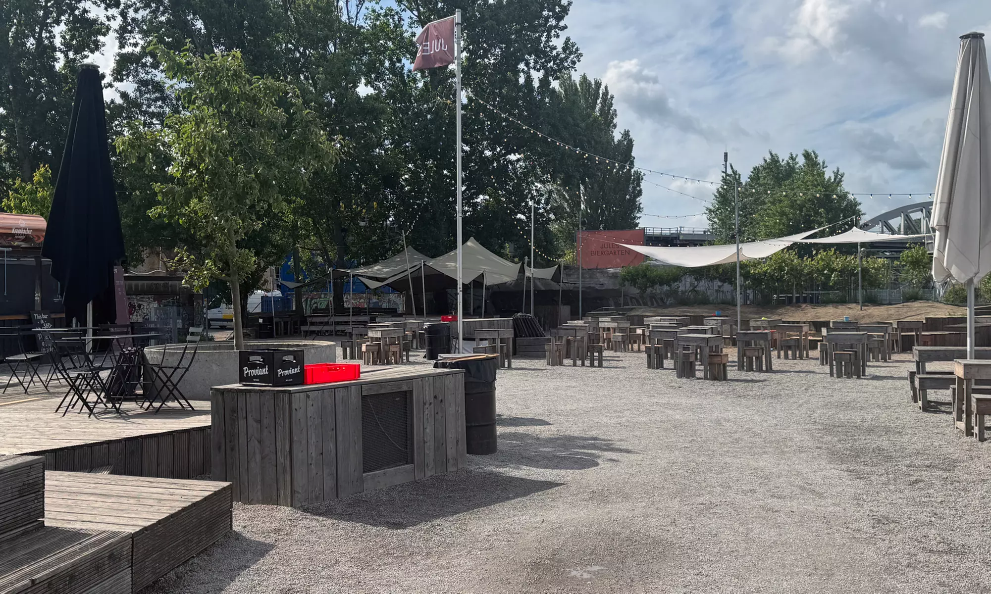 Beef oder vegetarischer Burger inkl. Pommes für 1, 2 oder 4 Personen