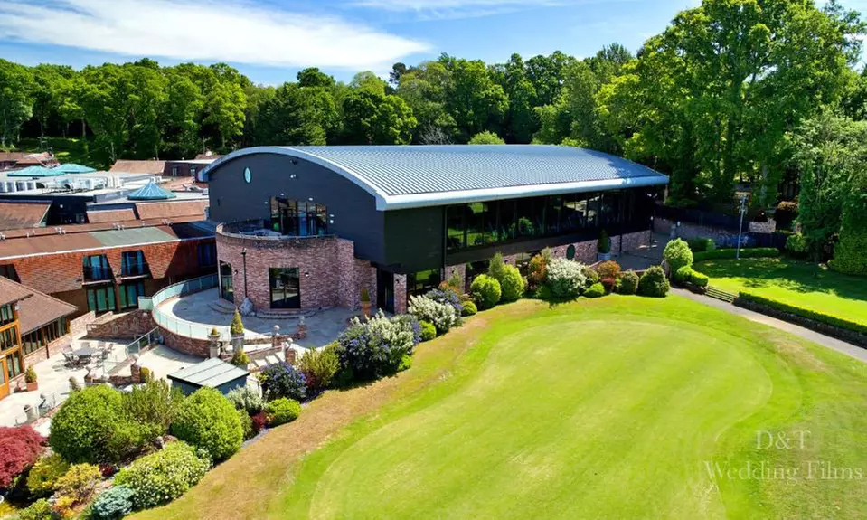 Hampshire: 4* Superior Double or Twin Room Stay with Breakfast