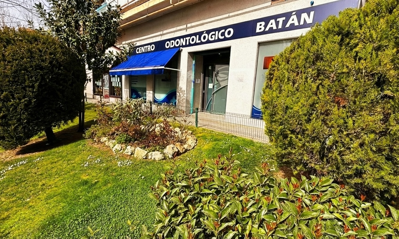 Limpieza con aeropulidor o irrigación con opción a raspaje y curetaje