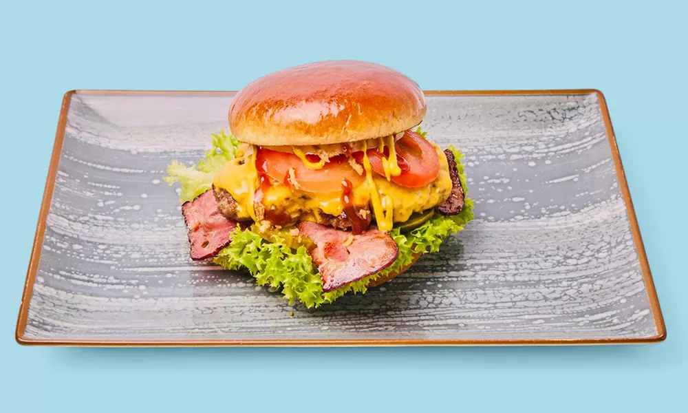 Burger inkl. Beilage und Softdrink (0,3 L) nach Wahl für 1-2 Personen