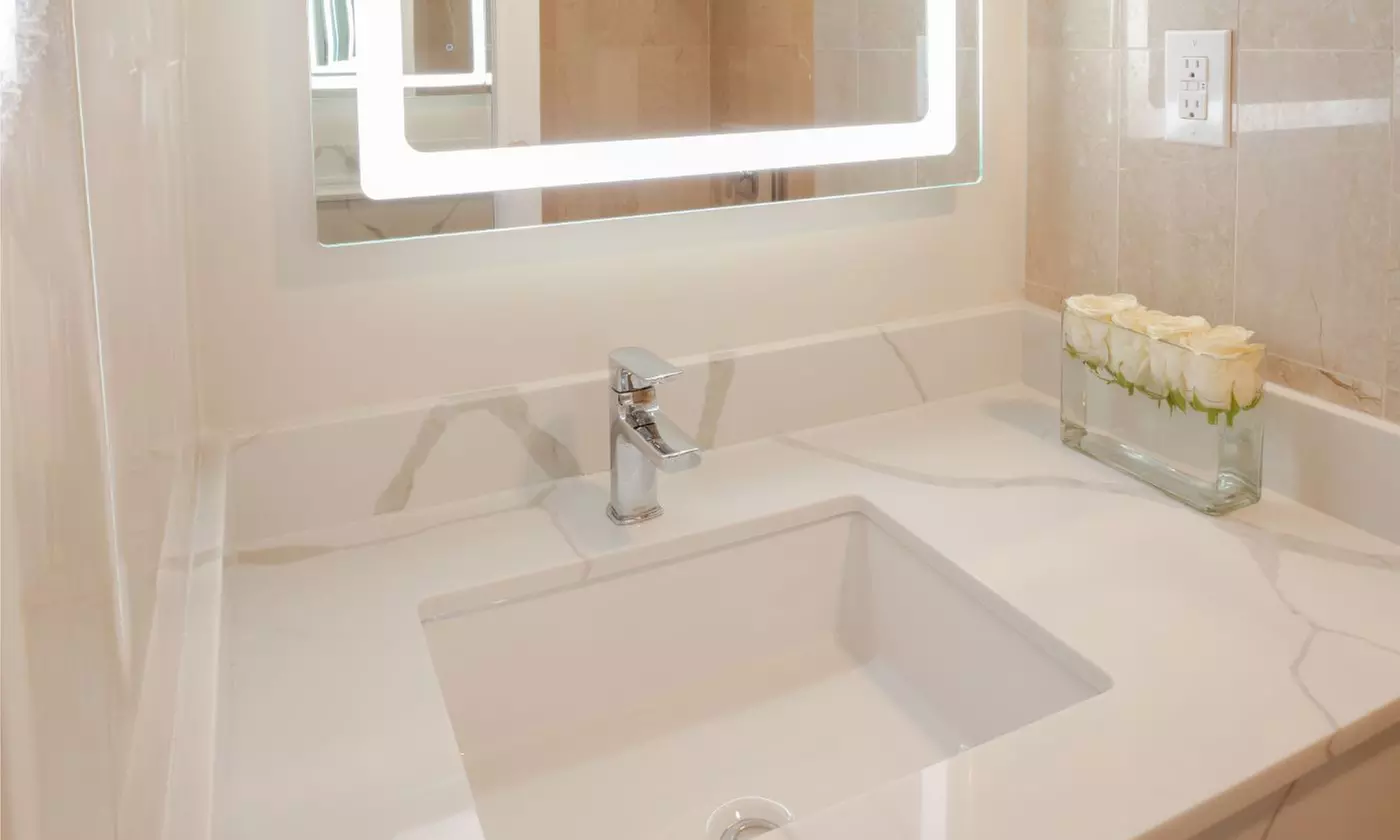 Midtown Manhattan hotel near Grand Central w/ Grab and Go credit