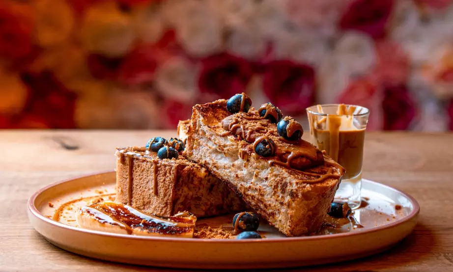 Frühstück nach Wahl & Getränk für 1, 2 oder 4 Personen