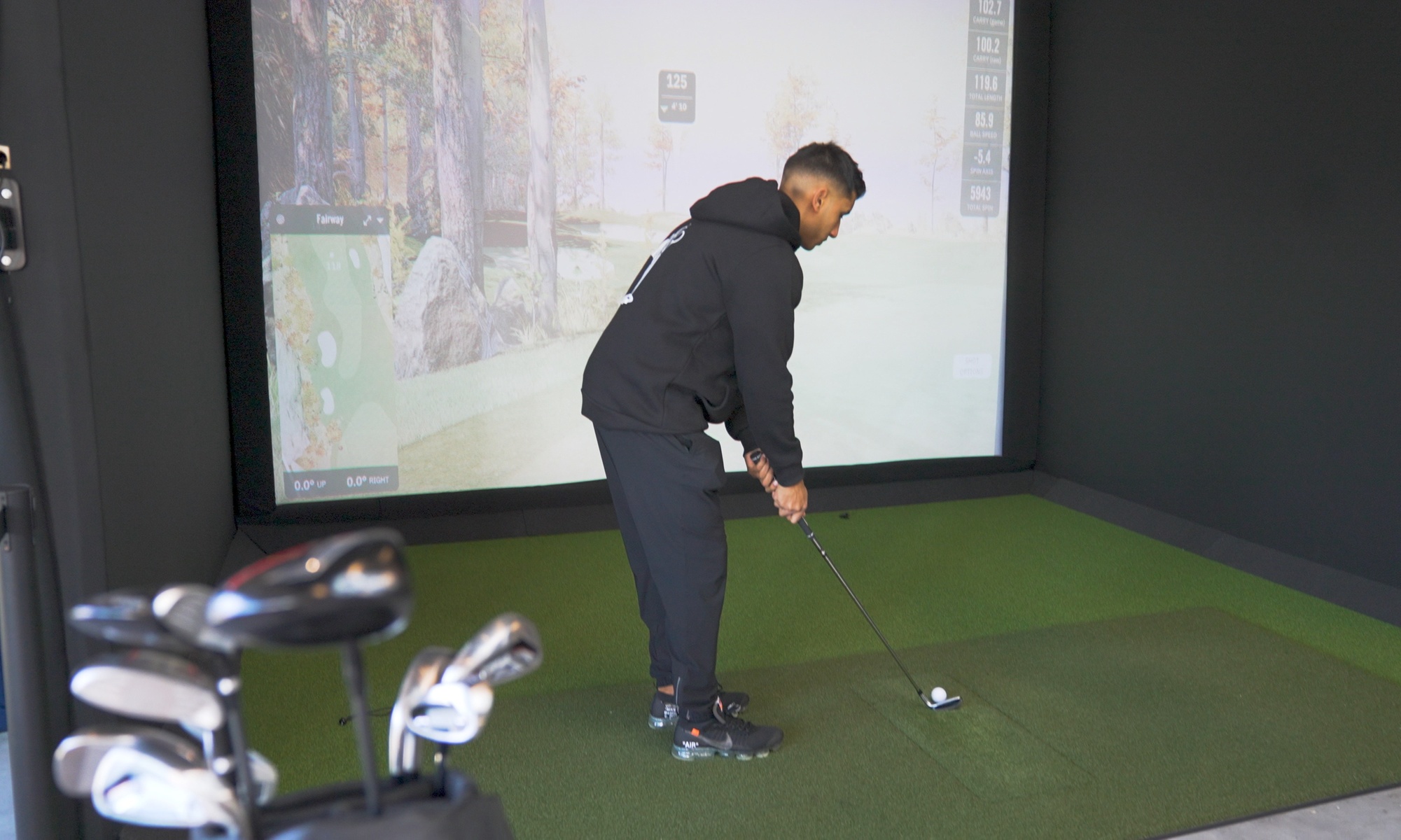 Sharpen Your Skills: 60-Minute Indoor Golf Simulator Session