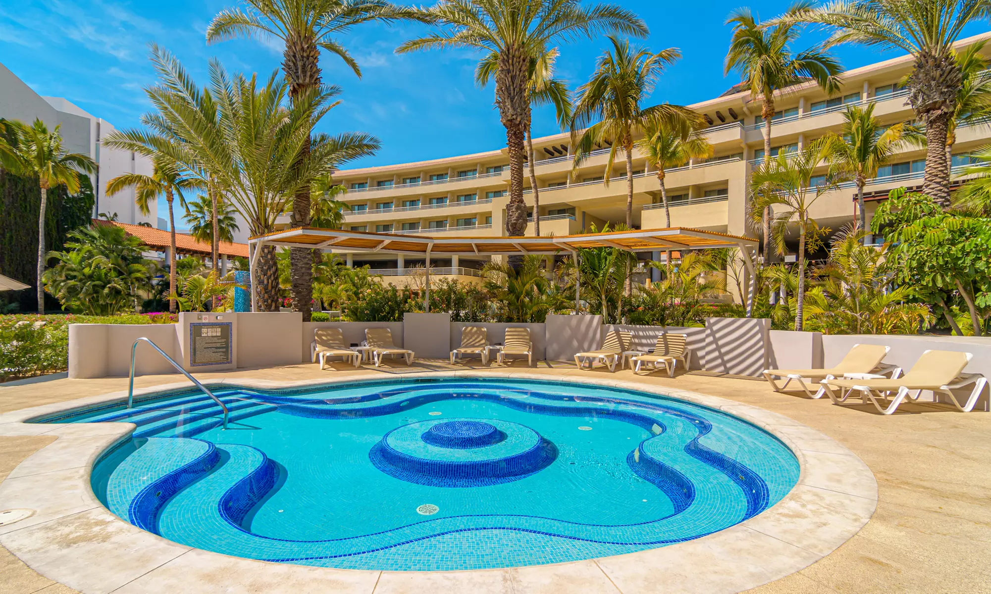 4-Star Beachfront Resort With Pools, Dining & Ocean Views
