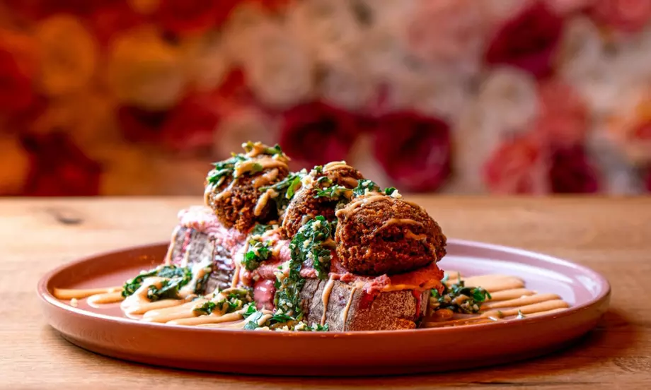 Frühstück nach Wahl & Getränk für 1, 2 oder 4 Personen