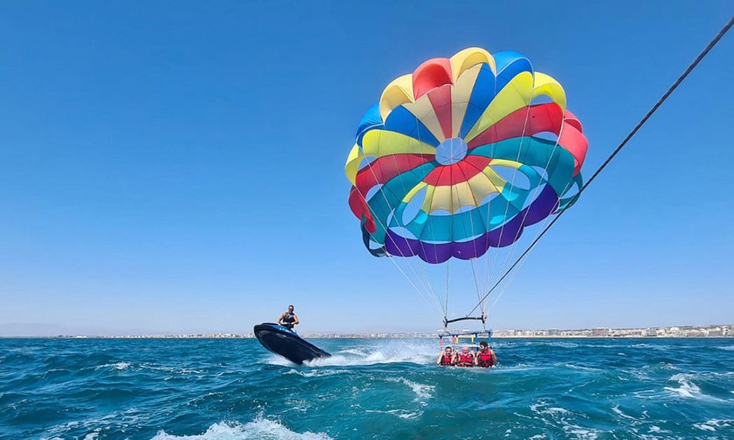 Vuelo en parasailing para hasta 3 personas