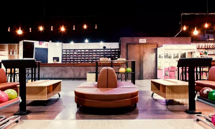 2 partidas de bolos, perrito y bebida (1 a 4 personas)