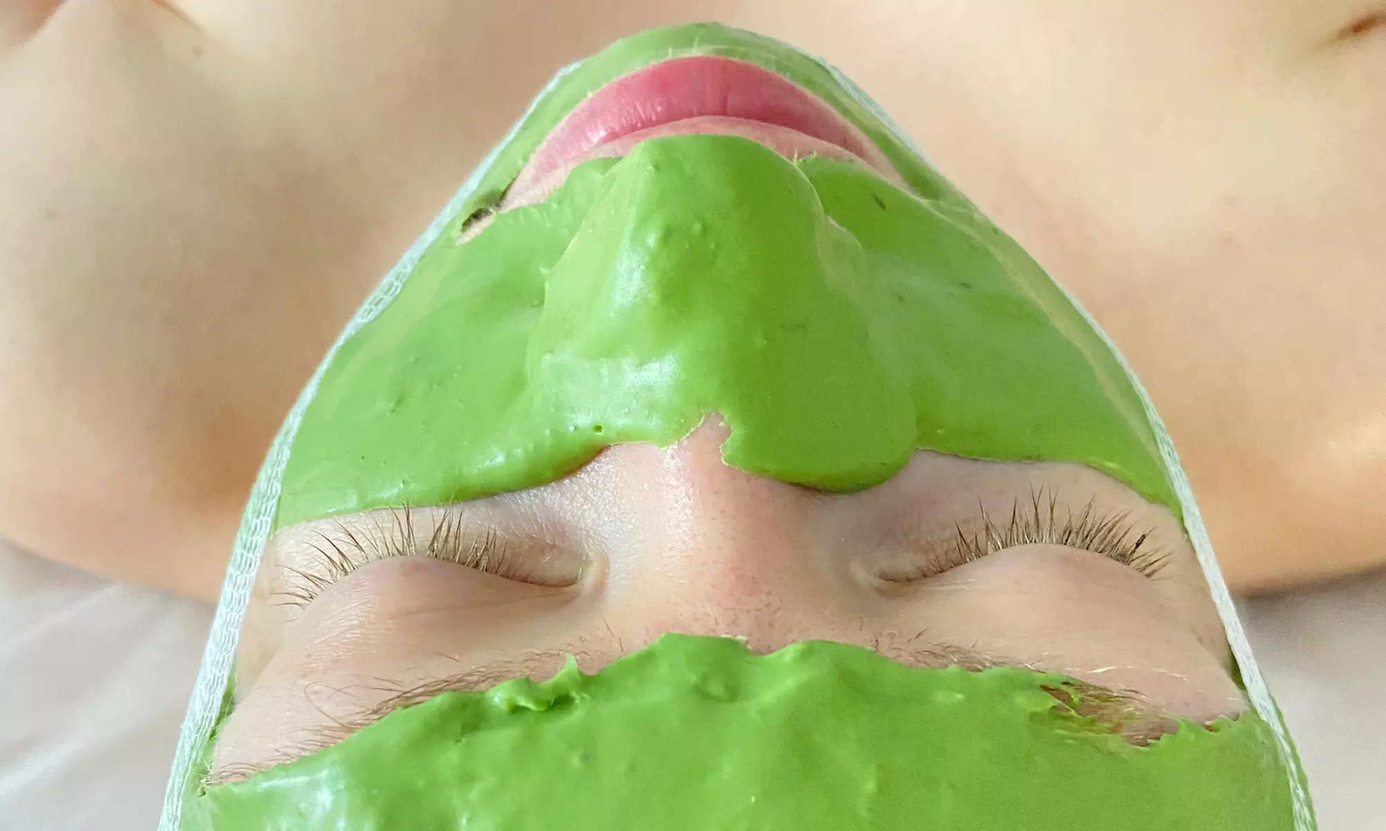 Oczyszczanie i pielęgnacja: wieloetapowe zabiegi na twarz