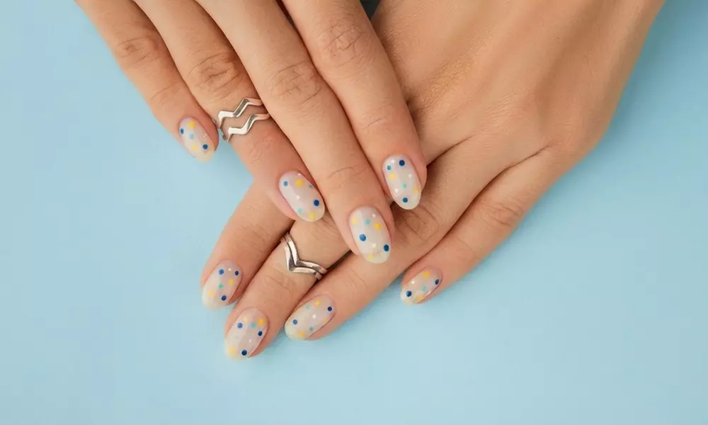 Shellac Manicure or Classic Eyelash Extensions for a Stunning Look