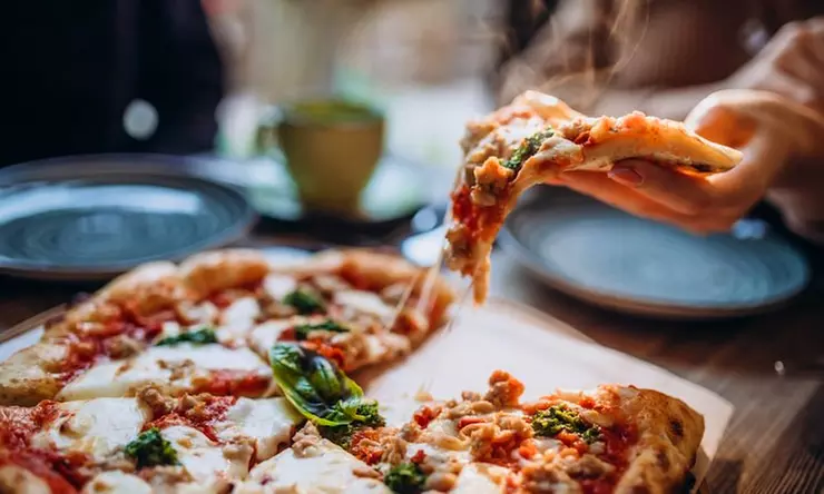 Menú de pizza o hamburguesa con patatas y bebida para 2 o 4 personas
