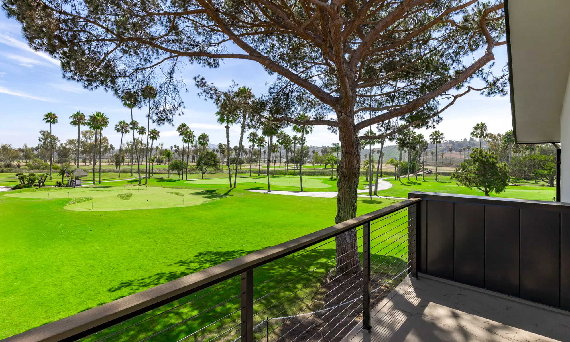 Hotel in Coastal San Diego Near Beaches, Golf & Tennis Retreats