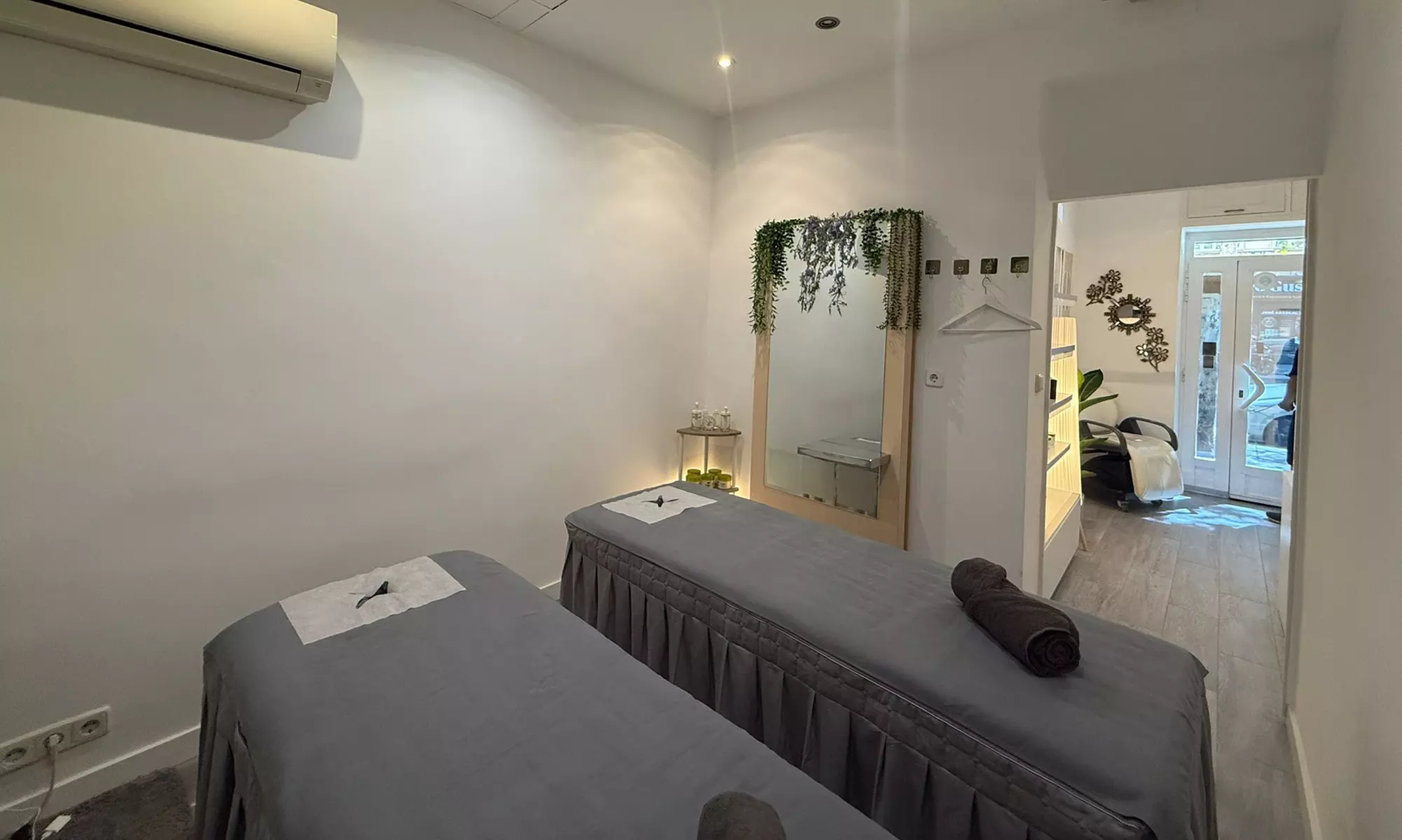 Ritual en pareja con masaje oriental, champán y chocolate