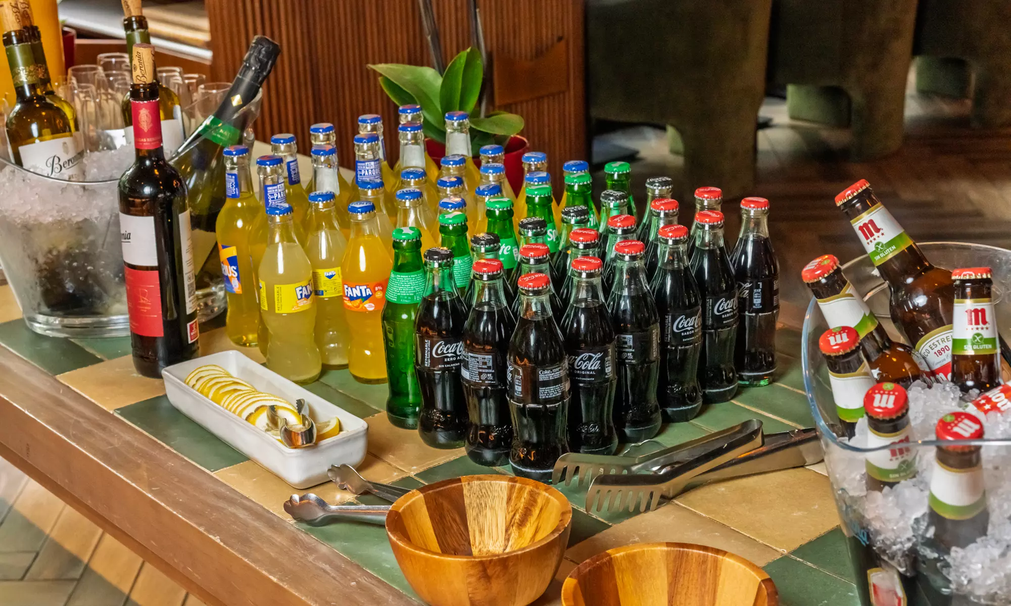 Brunch ilimitado con bufé libre de comida y bebida para 2 o 4 personas