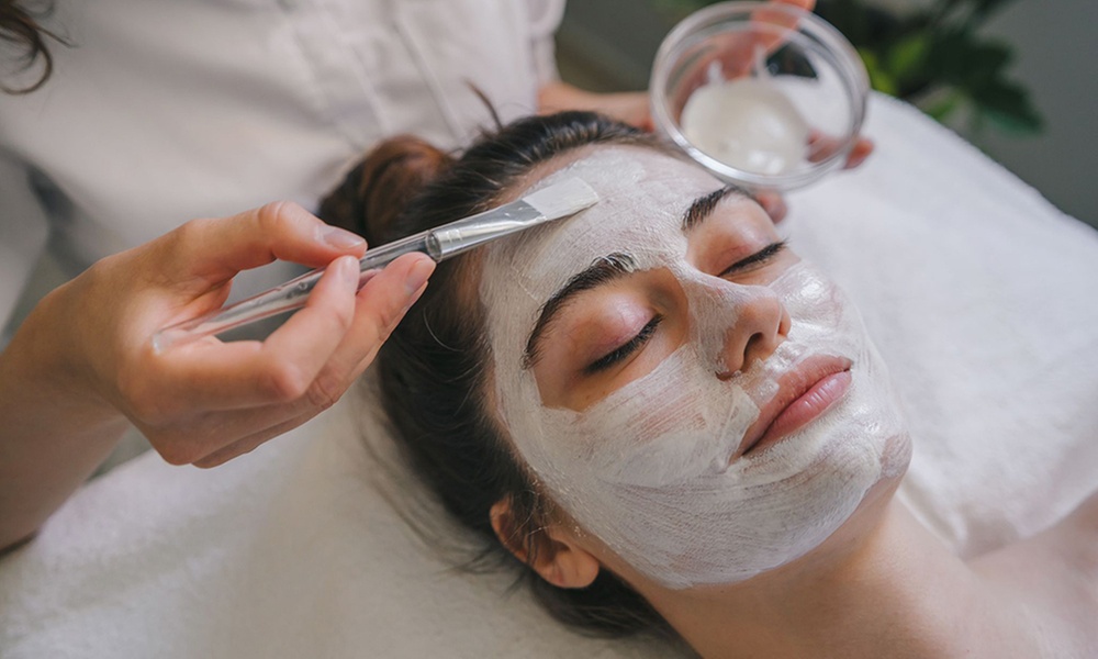 Bis zu 60 Min. Gesichtsbehandlung nach Wahl inkl. Maske für 1-2 Pers.