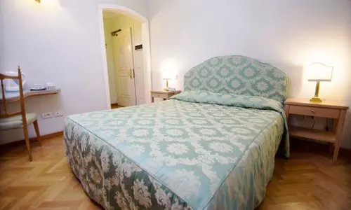 Montecatini Terme: camera doppia con colazione o mezza pensione