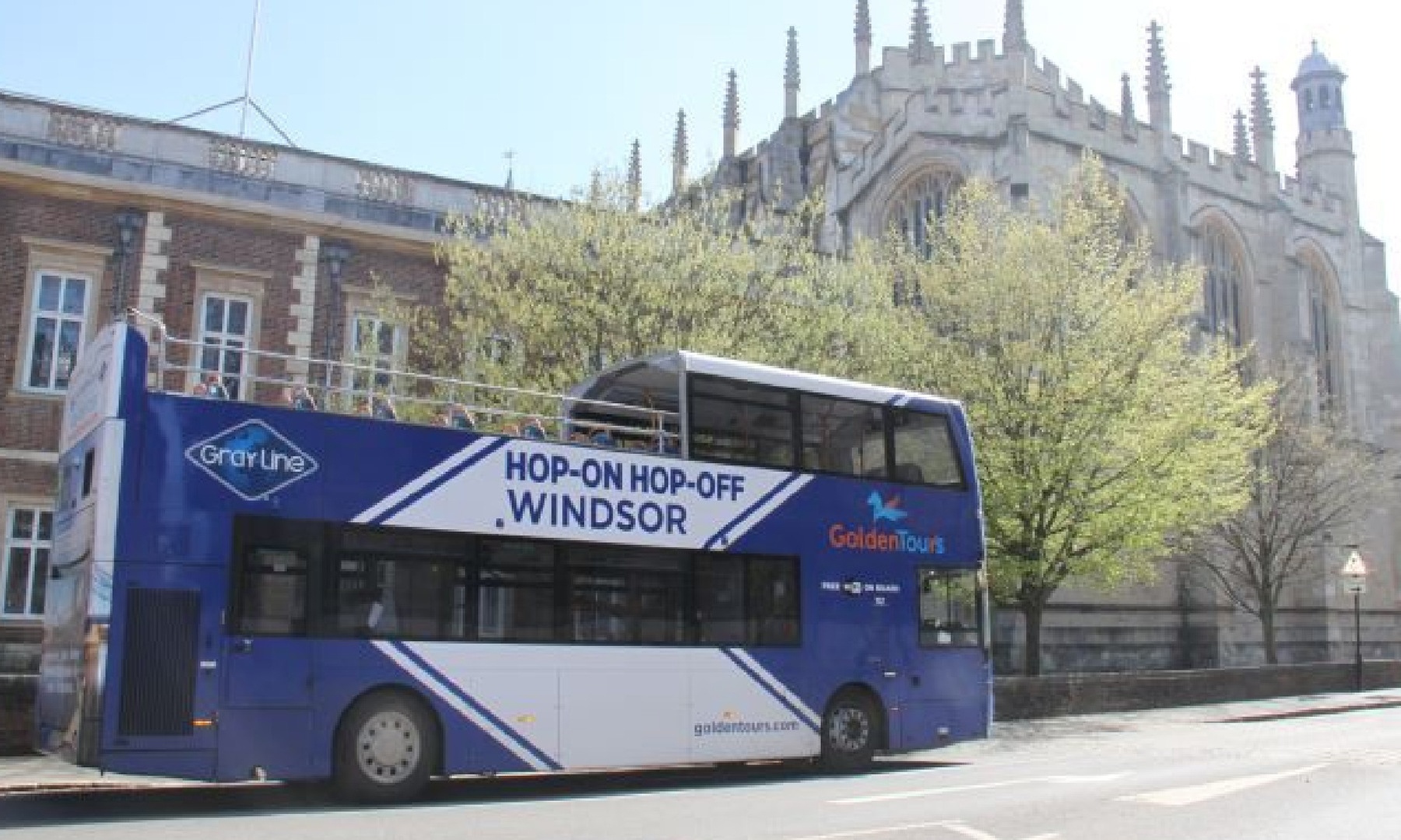 Hop-on Hop-off Open Top Bus Tour of Windsor