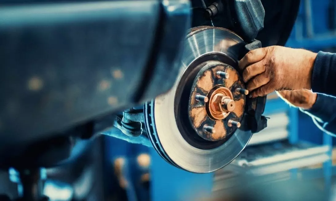 Pastillas, discos y líquido de frenos para 2 o 4 ruedas