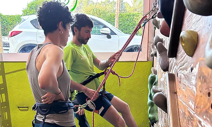 Ponte a prueba con un acceso libre a rocódromo para adultos o niños