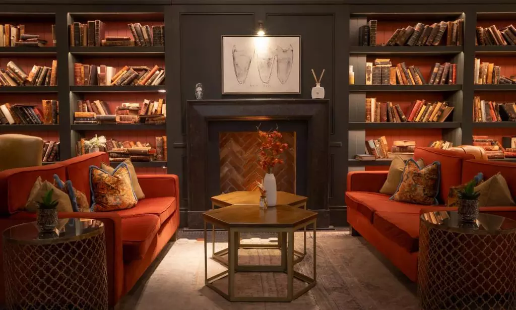 Cambridgeshire: Deluxe Double Room or Executive King Room w/ Breakfast