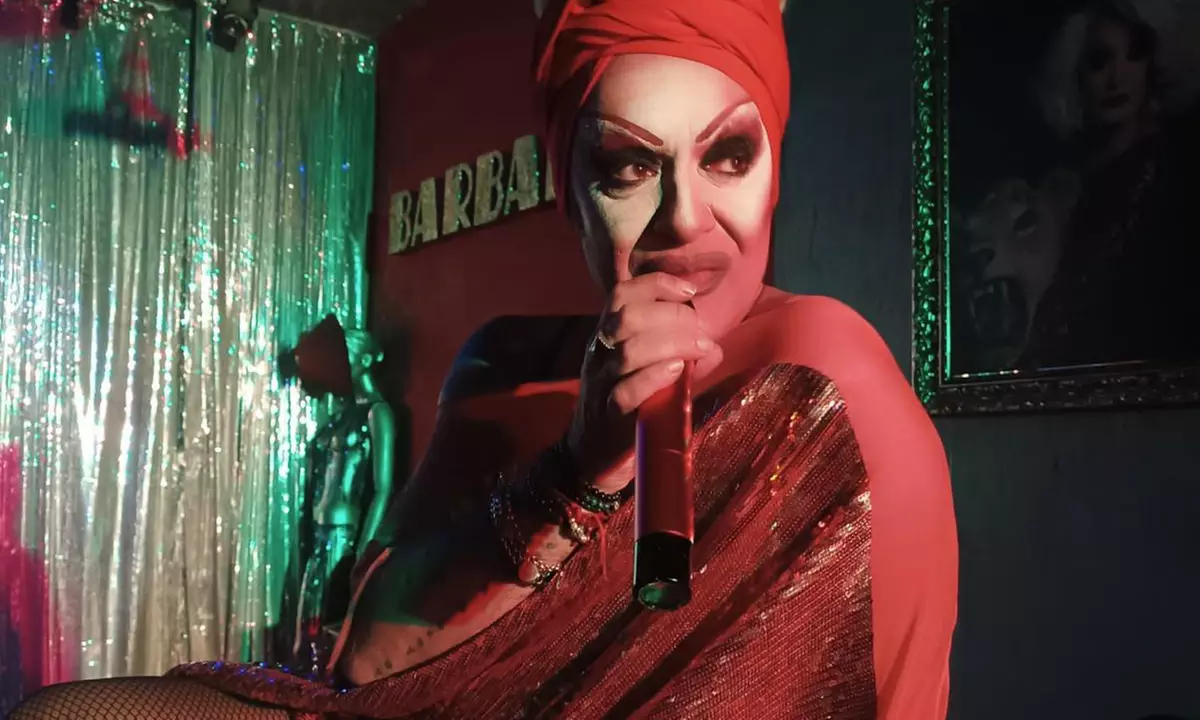 Cena con espectáculo de cabaret y drag queens para 2 o 4 en Barbarela