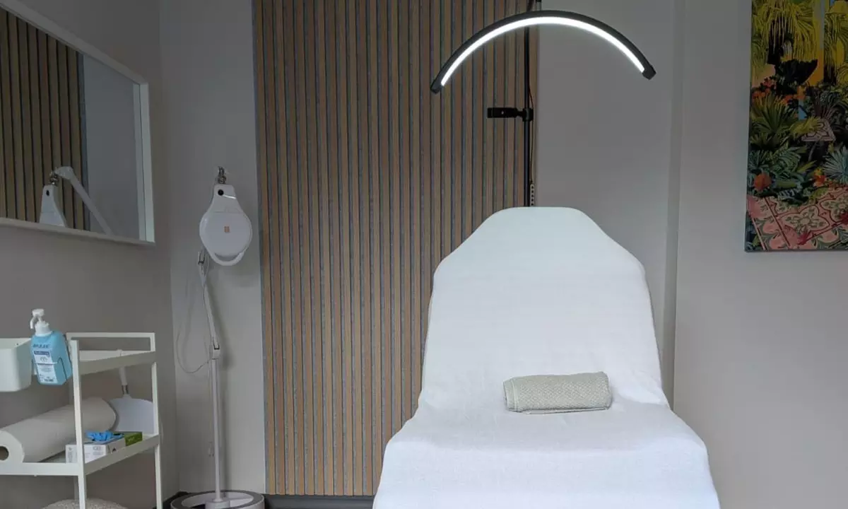 Lippenunterspritzung oder Faltenbehandlung mit Hyaluron für 1 Person