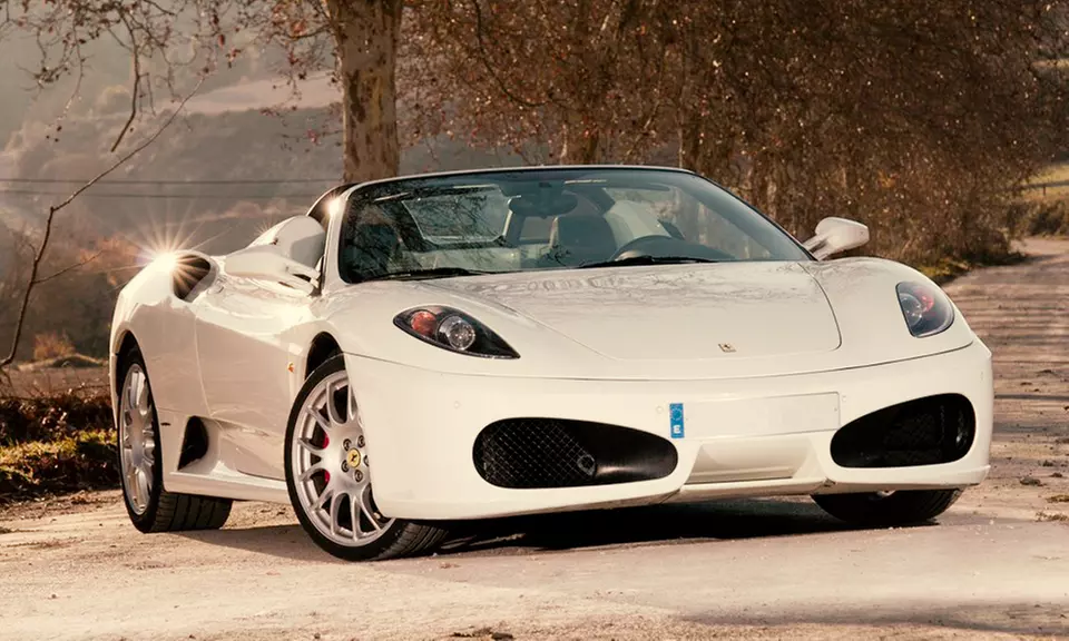 Ruta de conducción en un Ferrari y Porsche o Lamborghini y Corvette