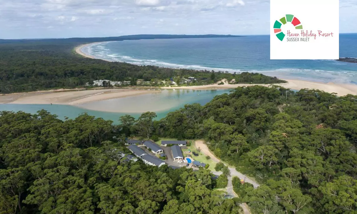 South Coast: 4* Two-Bedroom Apartment Stay with Bottle of Wine